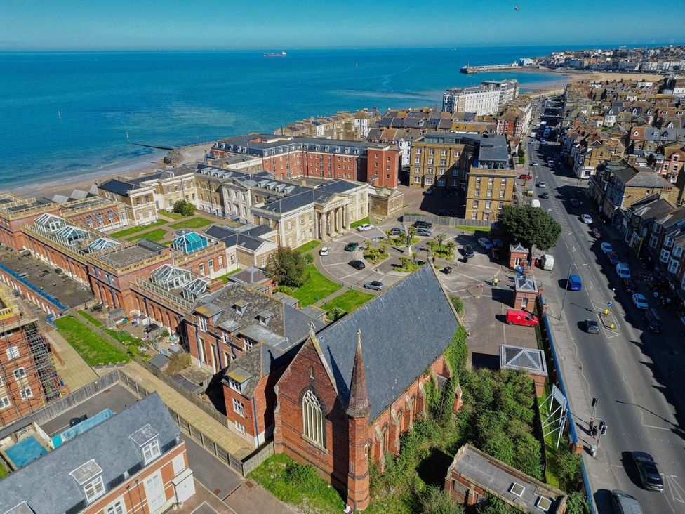A view of the beach and buildings by the sea at 1bed apartment nr beach with garden Margate