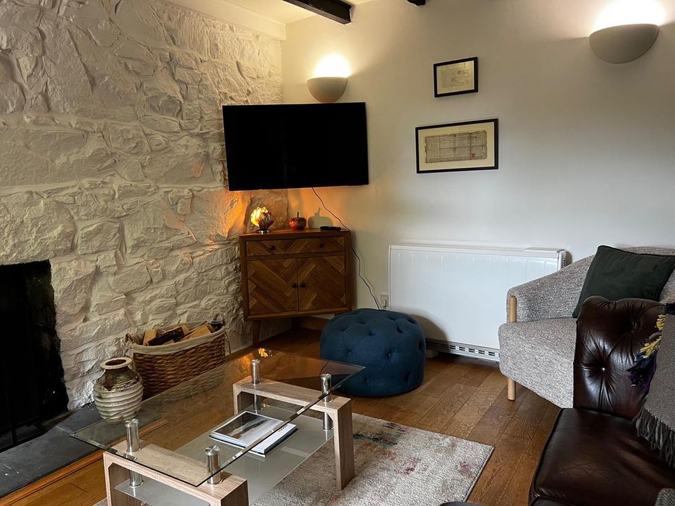 A living room with a television and sofa at Cosy Cottage Retreat in Edinbane