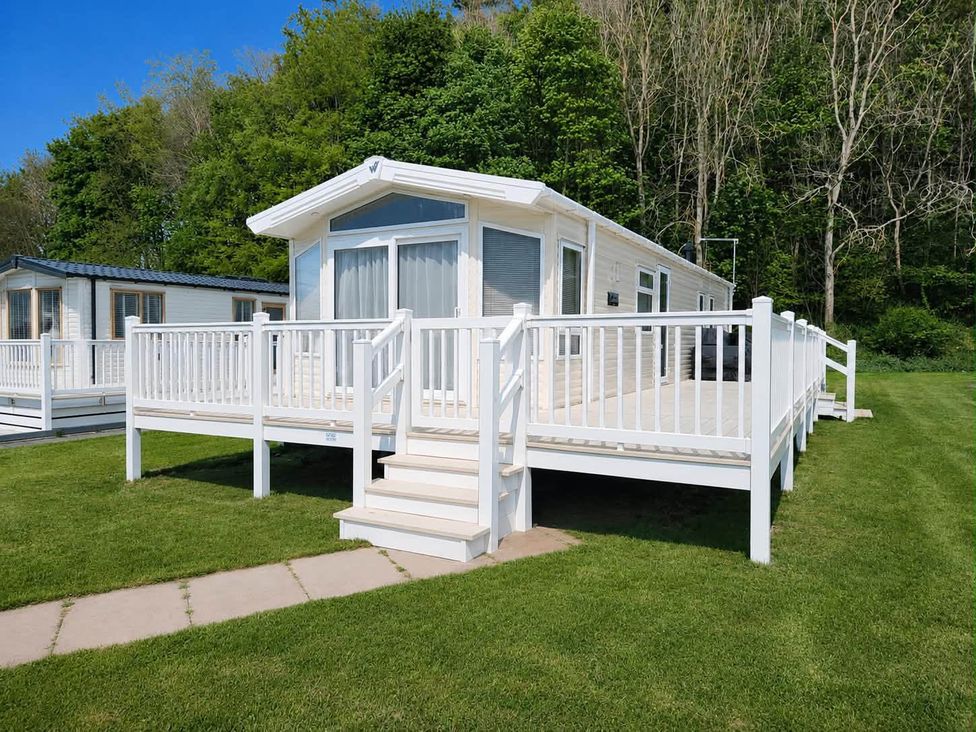 A lodge with a deck and railing at 3 Bed Lodge Sleeps 6 Decking Parking WiFi, Dunbar