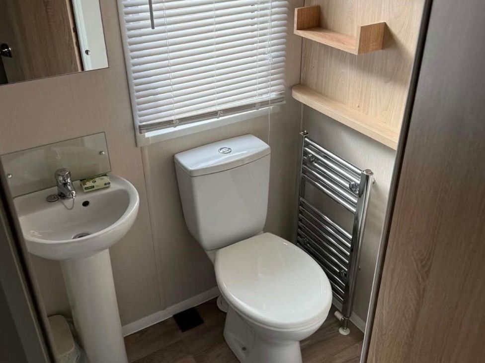 A bathroom with a toilet and sink at 3 Bed Lodge Sleeps 6 Decking Parking WiFi Dunbar