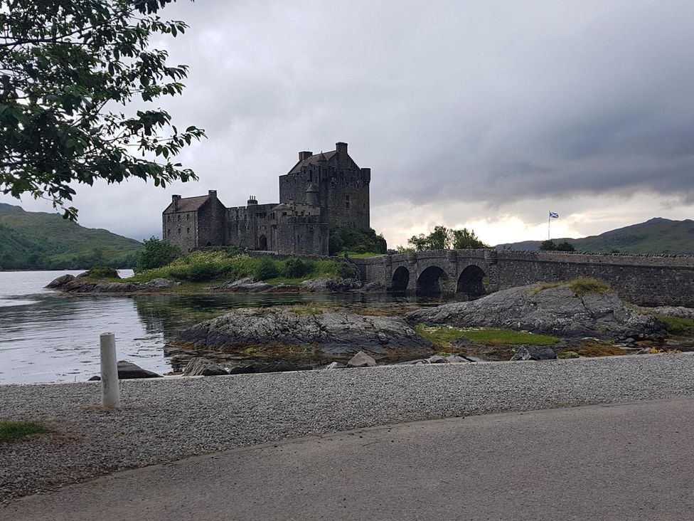 A view of a castle with a bridge over water at Fairvine Cabin Fort Augustus Mtn View Pet Friendly, Fort Augustus
