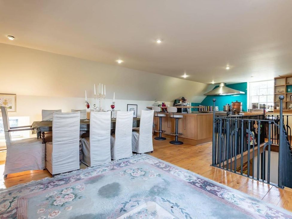 A dining room with a table and chairs at Luxury Duplex Sleeps 2 Hot Tub Balcony Parking Duncrievie near Milnathort