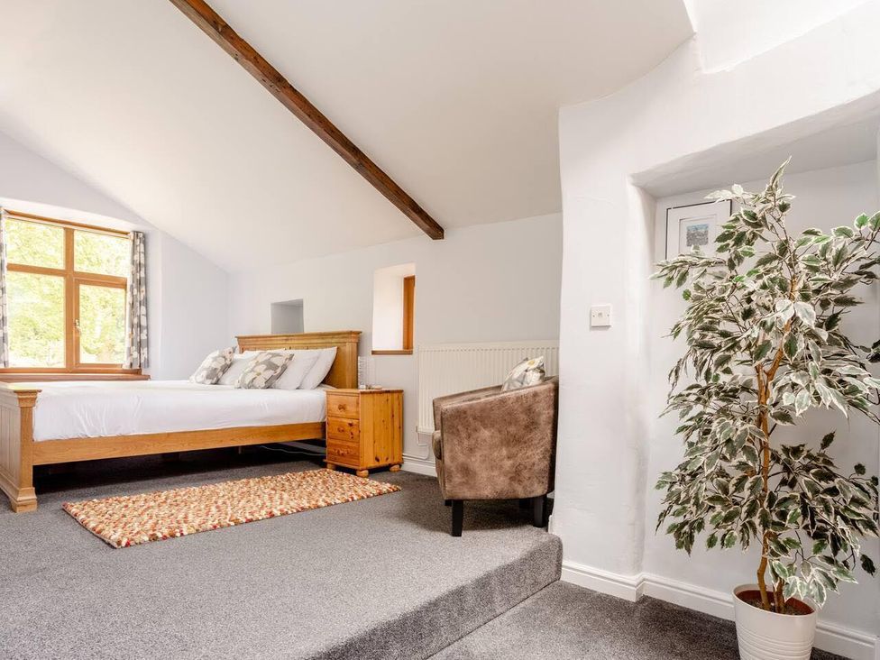 A bedroom with a bed and side table at OldMill 2Bed Sleeps6 PrivateGarden OptionalHotTub Oakworth
