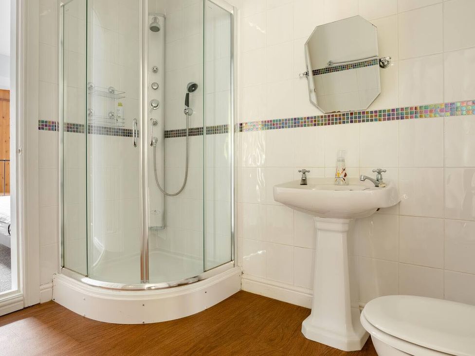 A bathroom with a shower, sink, and toilet at OldMill 2Bed Sleeps6 PrivateGarden OptionalHotTub in Oakworth