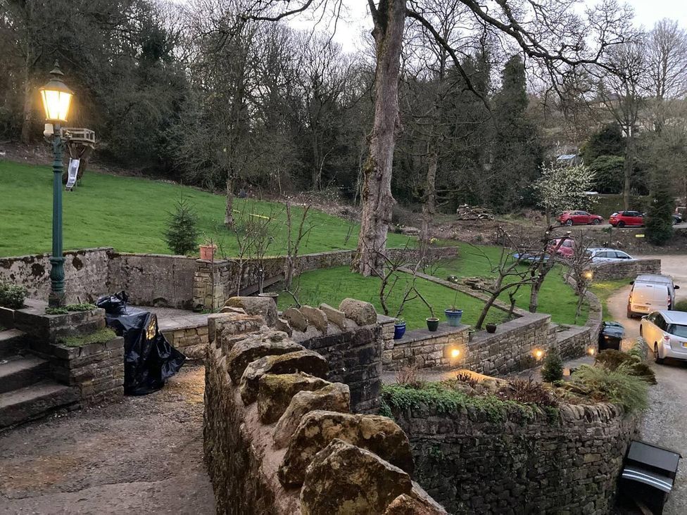 An outdoor area with grass, a lamp post, and vehicles at OldMill 2Bed Sleeps6 PrivateGarden OptionalHotTub in Oakworth
