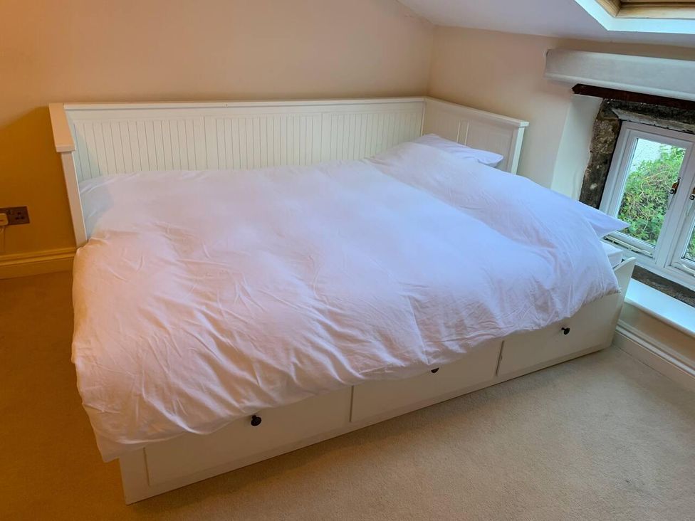 A bed in a bedroom at House Sleeps 10 Pet friendly Parking in Caldbeck