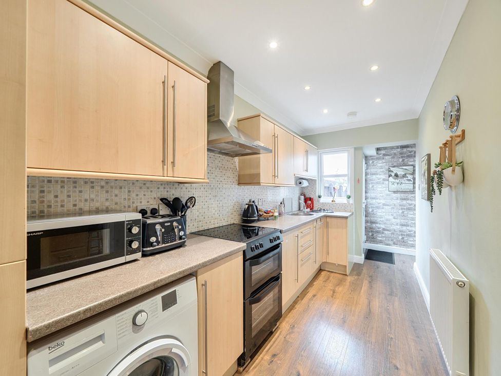 A kitchen with appliances and cabinetry at Central Ripon Sleeps 3 Garden Pet Friendly in Ripon