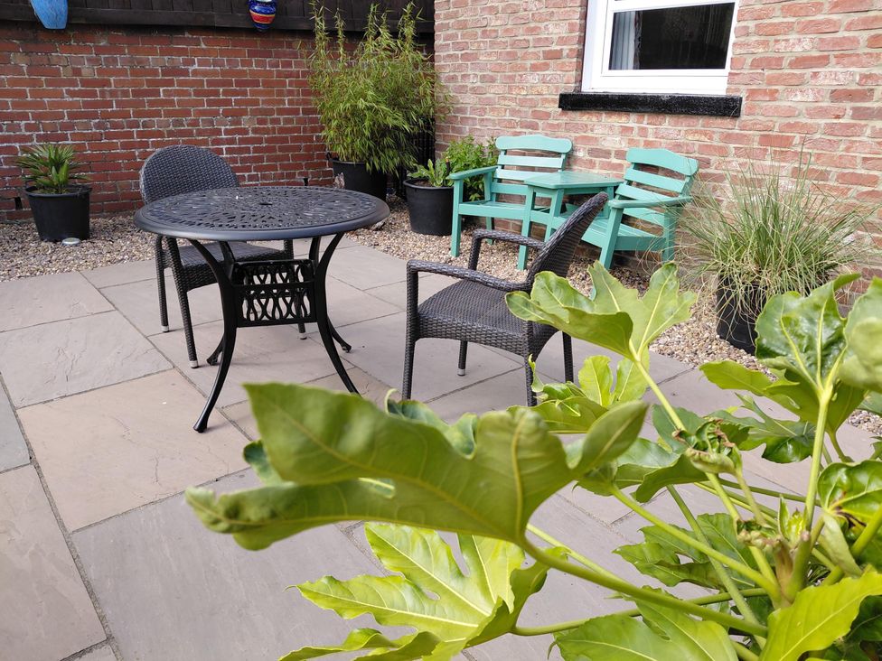 A garden with a table and chairs at Central Ripon Sleeps 3 Garden Pet Friendly in Ripon