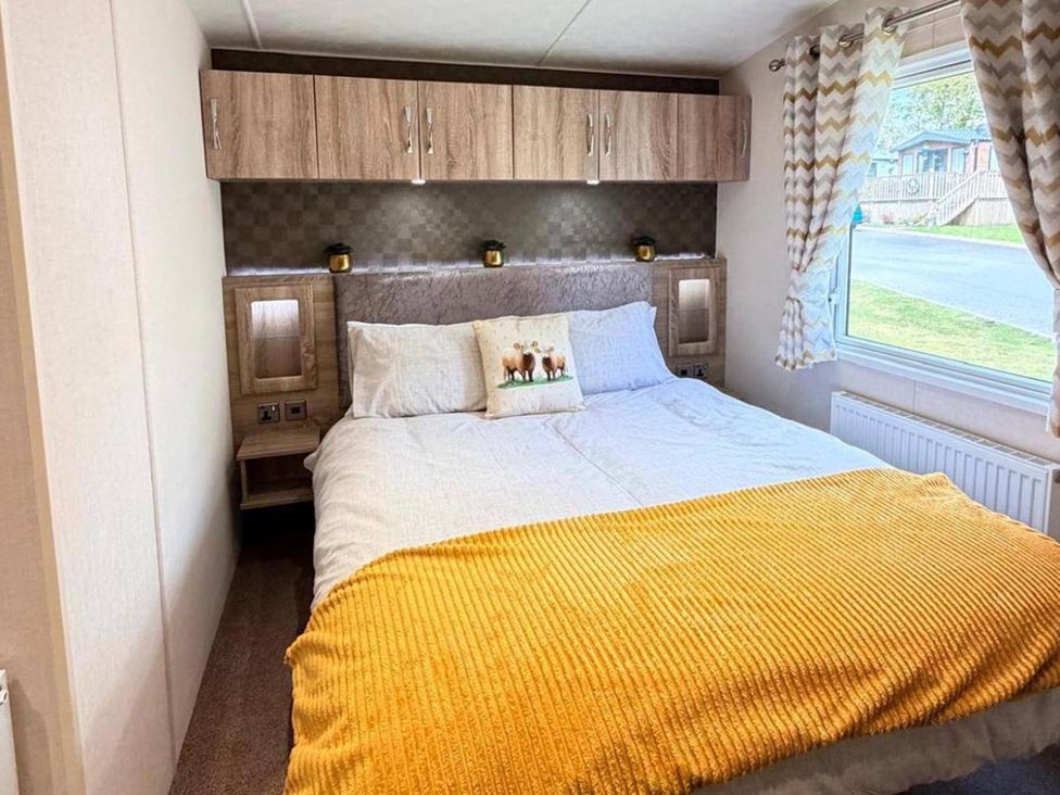 A bedroom with a bed and window at Lillardsedge Luxury Caravan Sleeps 6 with Parking near Lilliardsedge Holiday Park
