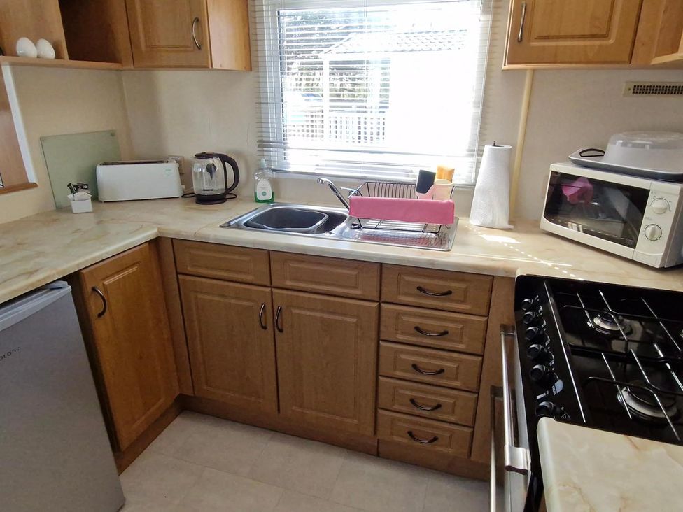 A kitchen with appliances and a sink at Woodland View Dog Friendly Nr Sutton on Sea Thurlby near Alford