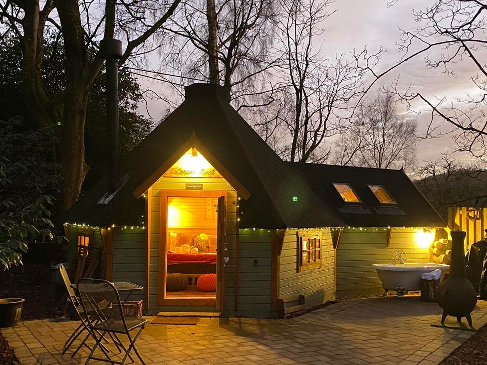 A cabin with outdoor bath and wood burner at Punch Tree Cabins Outdoor Bath Wood Burner, Carluke near Larkhall