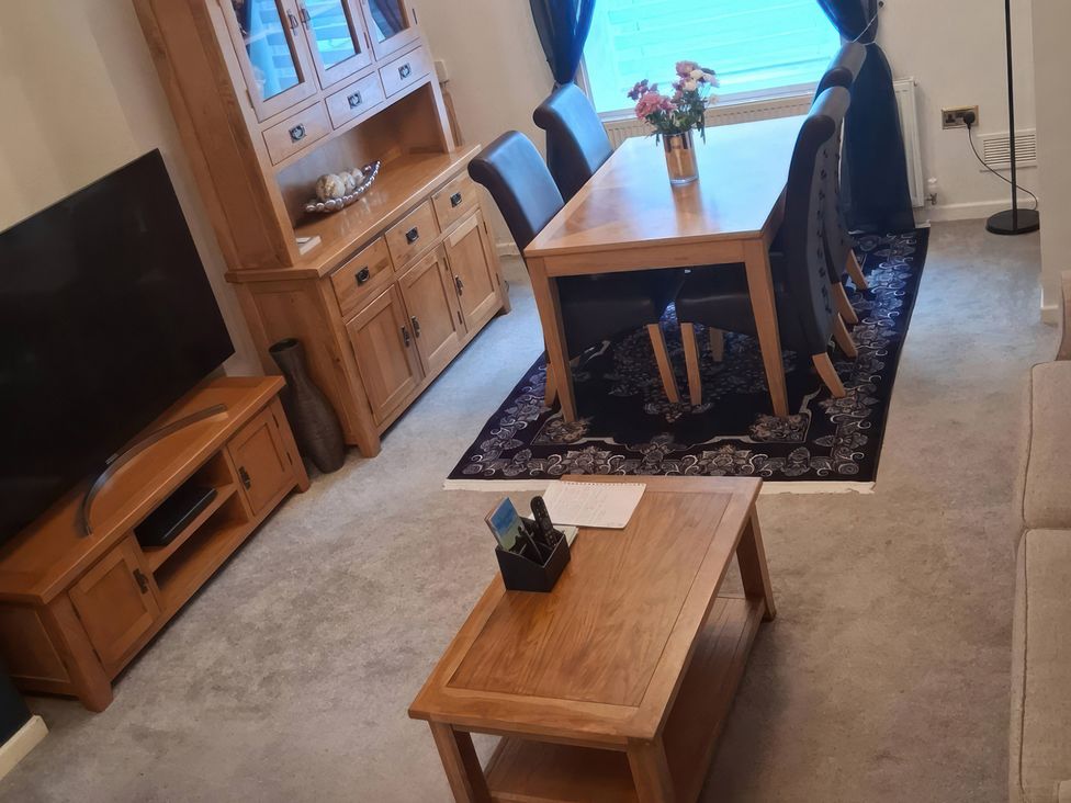 A dining room with a table and chairs at The Old Barn in Newbridge, Caerffili