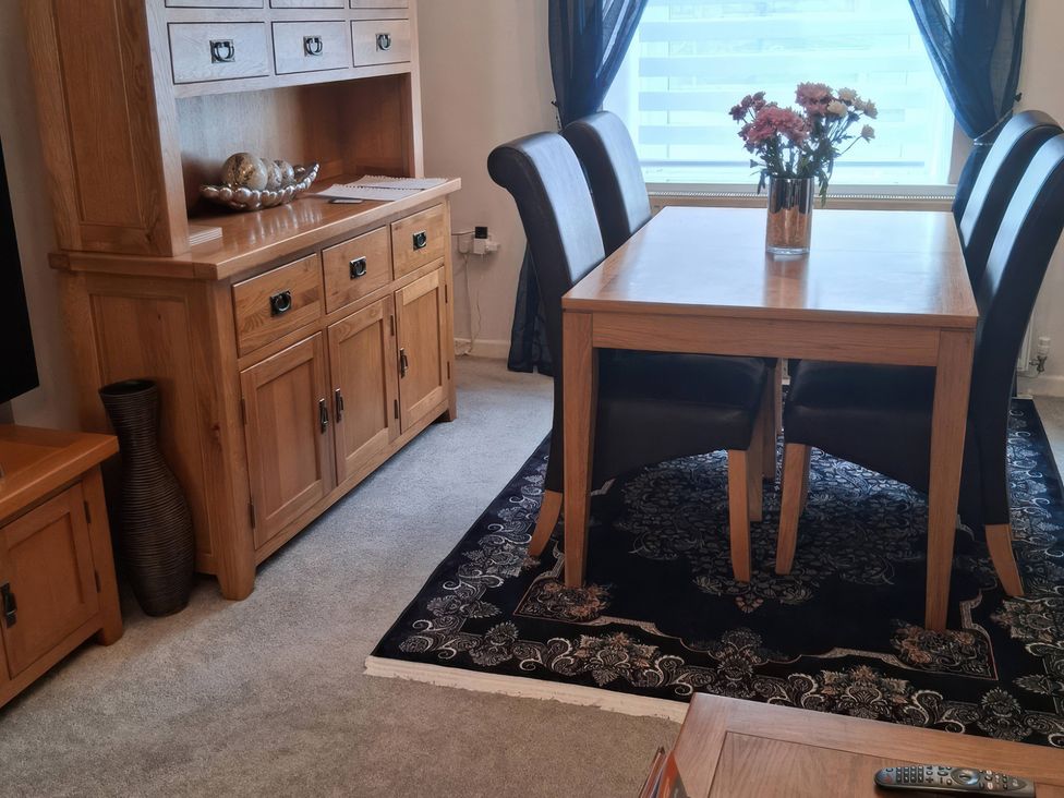 A dining room with a table and chairs at The Old Barn in Newbridge, Caerffili