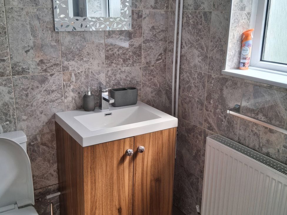 A bathroom with a sink and toilet at the property in Newbridge, Caerffili