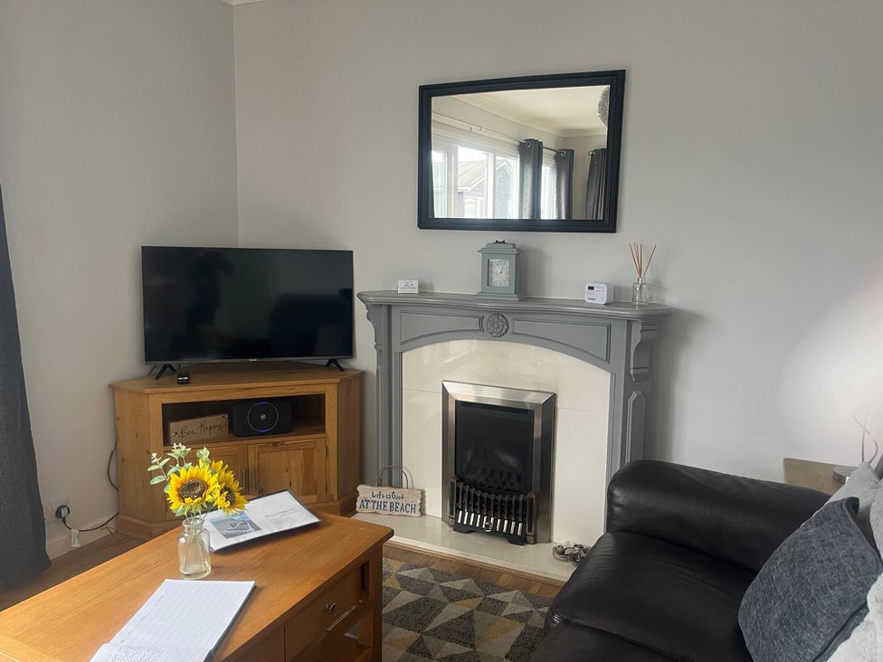 A living room with a television, fireplace, and seating at Seaside Escape 2Br Sleeps4 Parking PetsOK Fireplace Bridlington