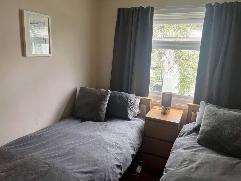 A bedroom with two beds and a window at Seaside Escape 2Br Sleeps4 Parking PetsOK Fireplace Bridlington