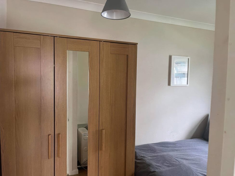 A bedroom with wardrobe and bed at Seaside Escape 2Br Sleeps4 Parking PetsOK Fireplace in Bridlington