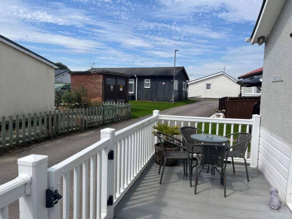 An outdoor area with a table and chairs at Seaside Escape 2Br Sleeps4 Parking PetsOK Fireplace in Bridlington