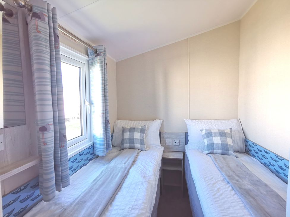 A bedroom with two single beds and a window at the property in location 
