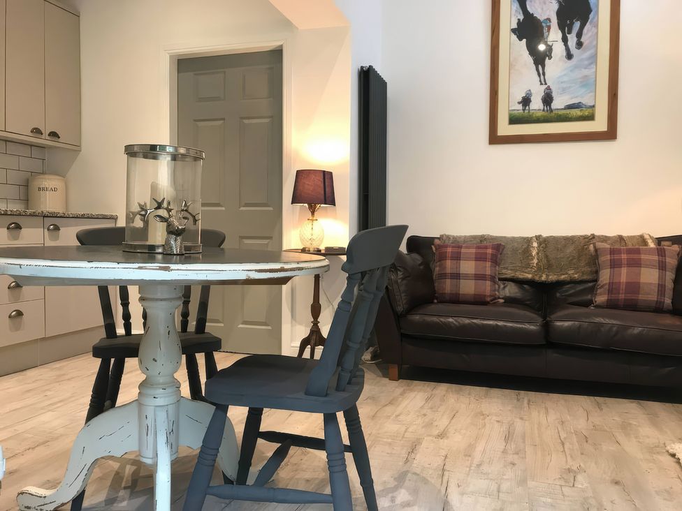 A dining room with a table and chairs at Oakley Country Retreat1 Bed Garden Free Parking Nantwich