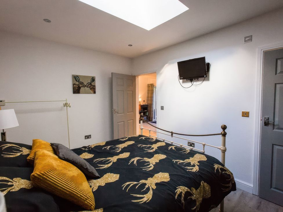 A bedroom with a bed and television at Oakley Country Retreat1 Bed Garden Free Parking in Nantwich