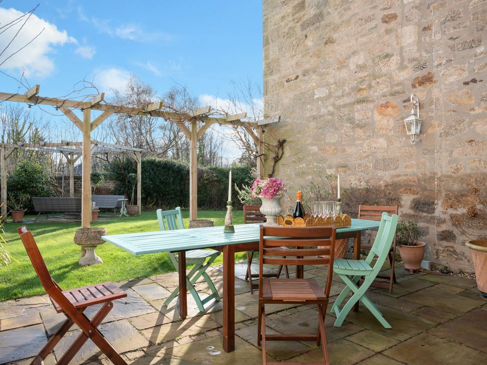 A garden with a table and chairs at The Old Barn in Manchester