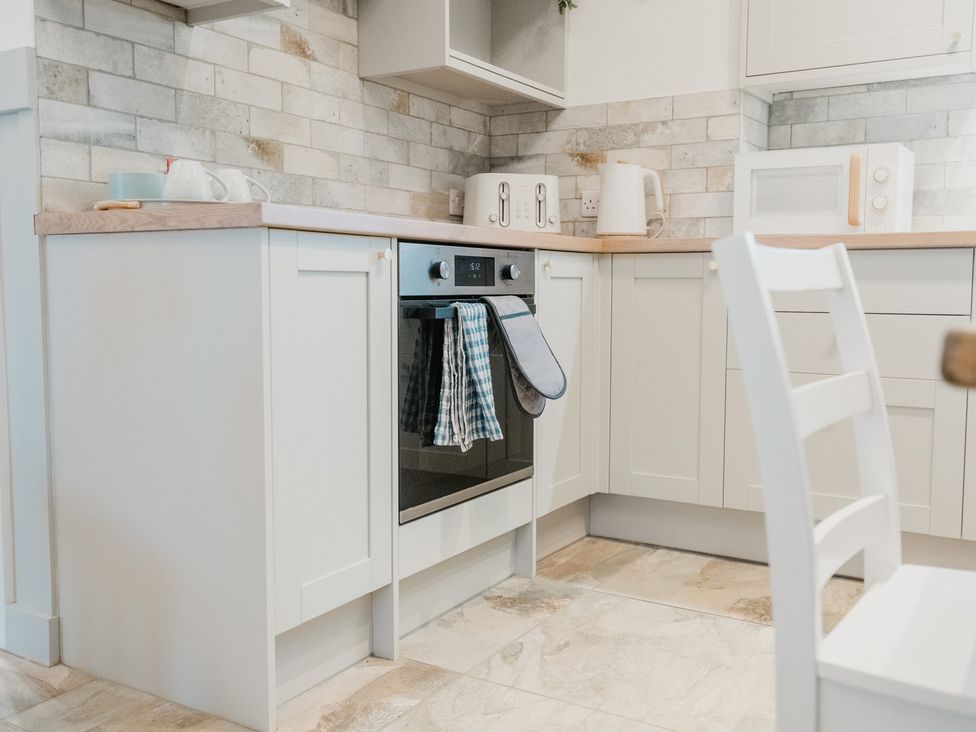 A kitchen with an oven and kitchen appliances at The Old Barn in Manchester