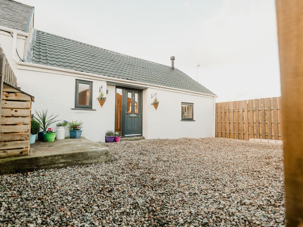 An outdoor area with gravel and planters at The Old Barn in 