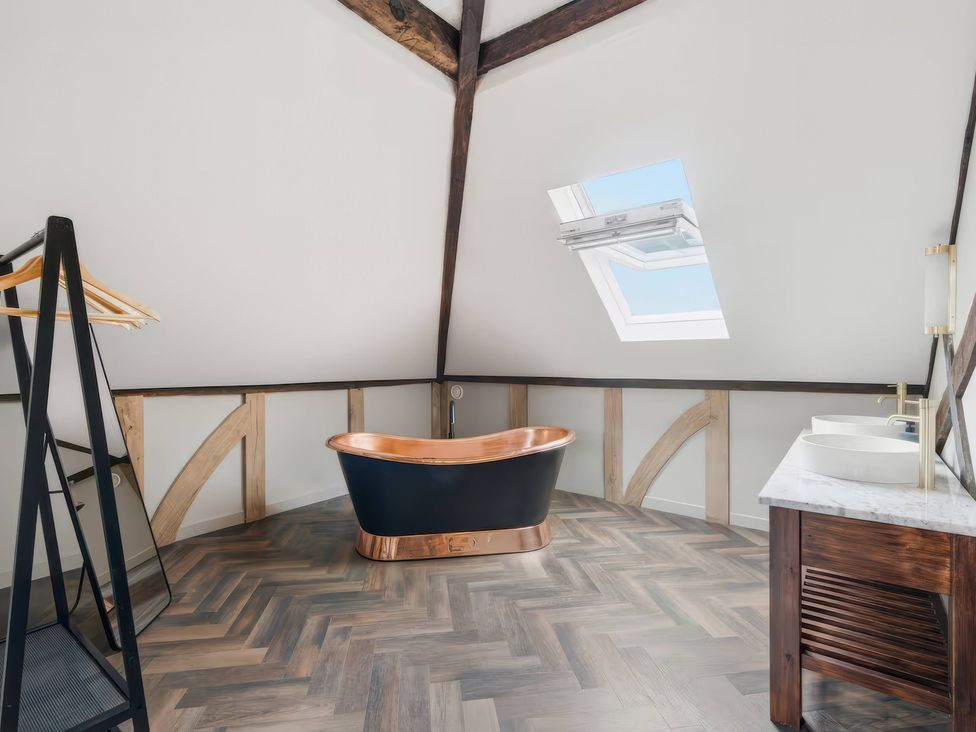 A bathroom with a bathtub and vanity sink at Apt. 3 in York