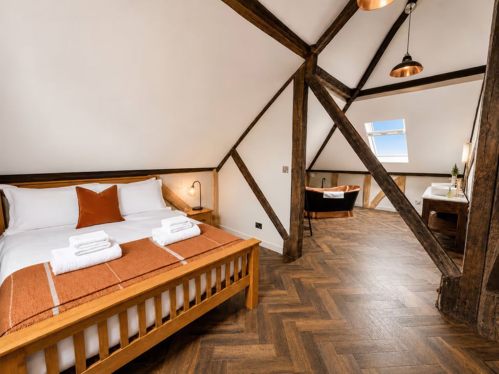 A bedroom with a bed and bathtub at Apt.4 in York
