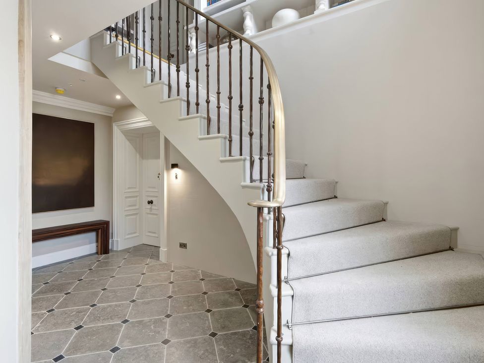 A staircase and wall with painting in a hallway at Apt.4 York