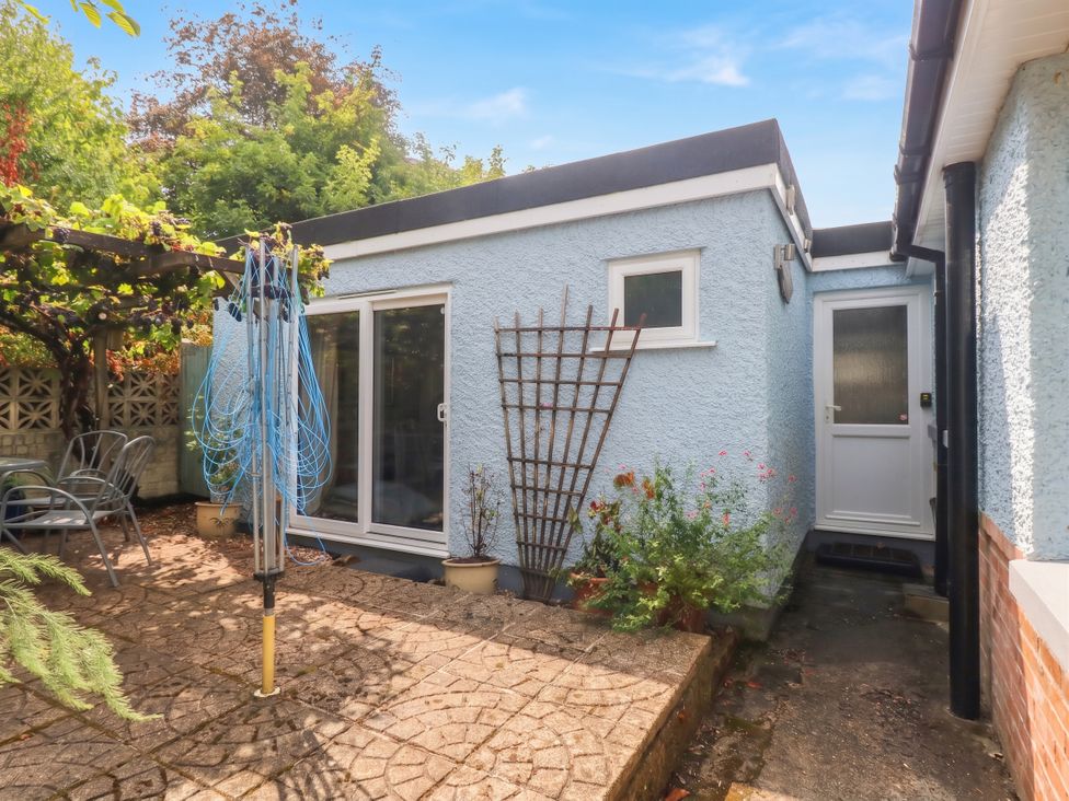 An outdoor area with a building and garden features at Sunnydale near Corfe Mullen