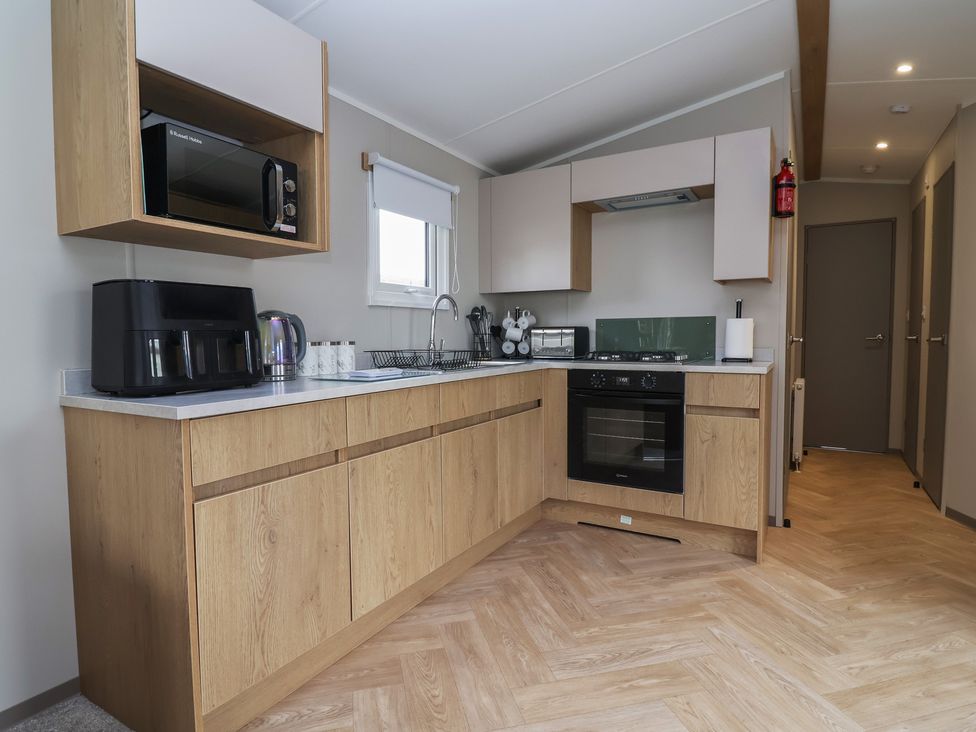 A kitchen with appliances and cabinets at S7 Abergele