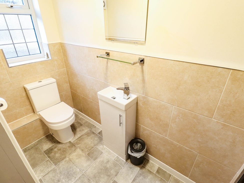 A bathroom with a sink and toilet at Beach Lodge
