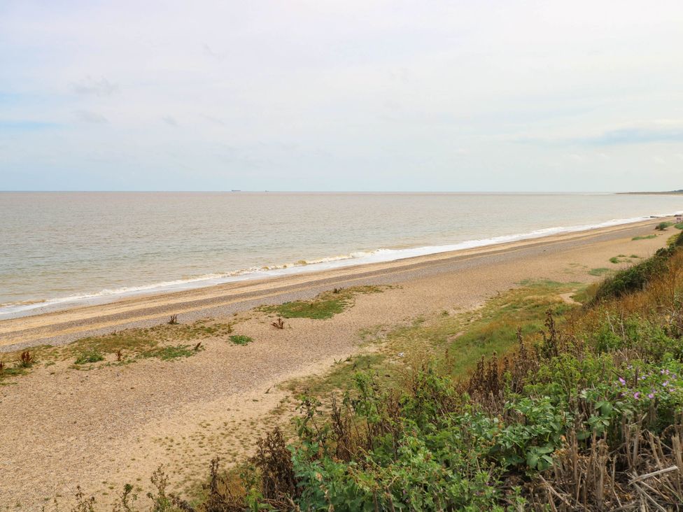 A beach with pebbles and sea at The Mill House Apartment in 