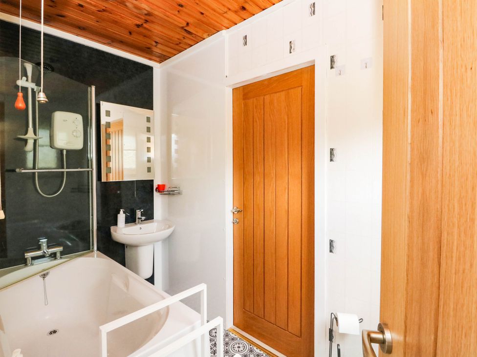 A bathroom with a bathtub, sink, and shower at Skye View in Isle of Harris
