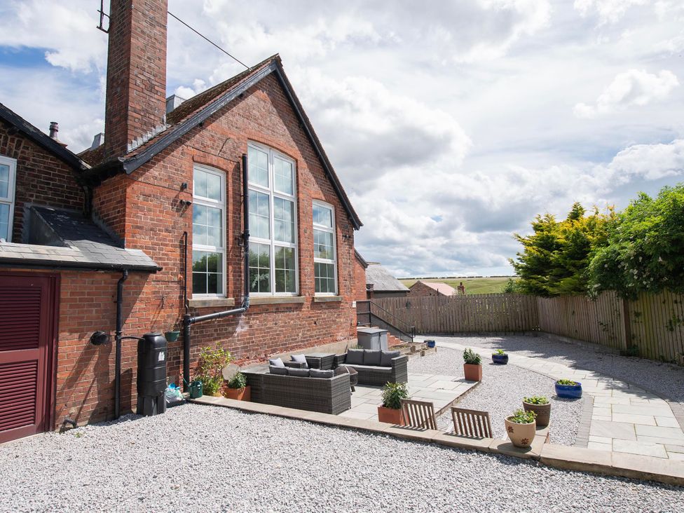 An outdoor area with gravel and patio furniture at The Old School House