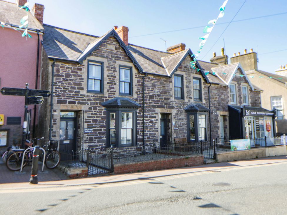 A street scene with buildings and bicycles at Rheidiol in St Davids