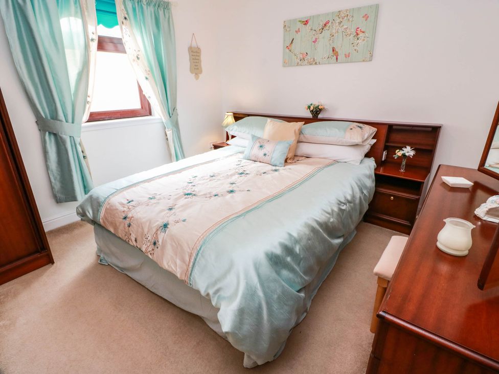 A bedroom with a bed and nightstand at Wallvilla