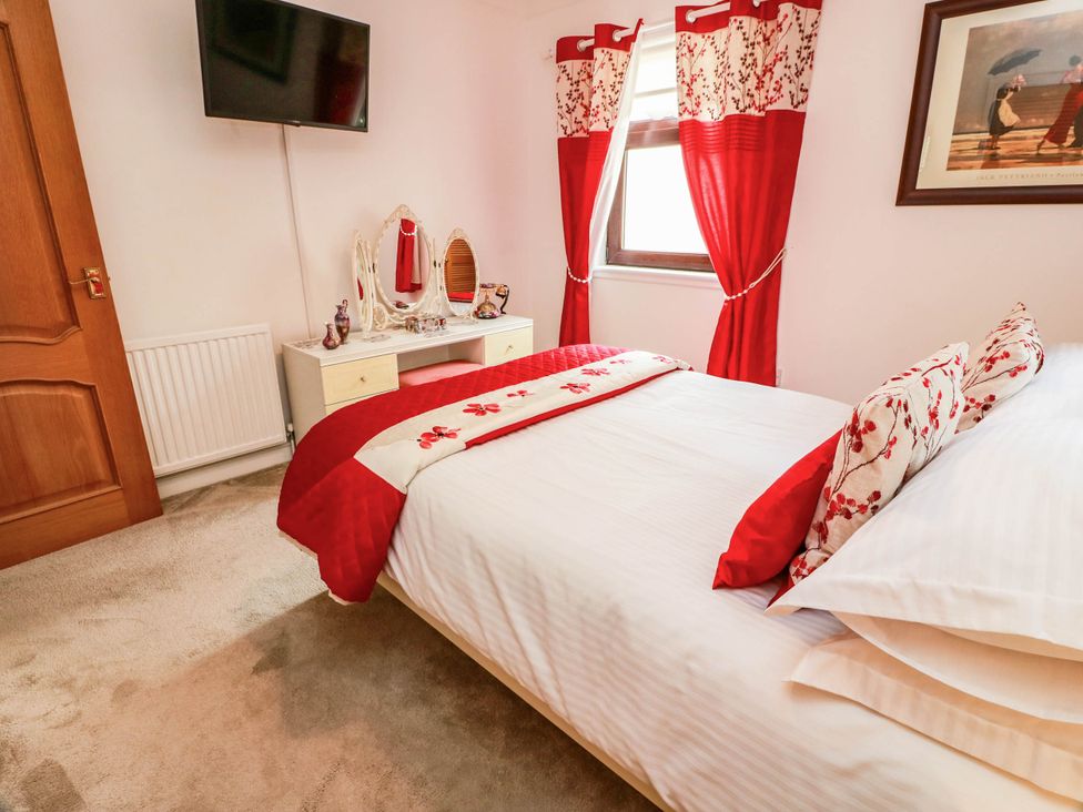 A bedroom with a bed and a television at Wallvilla