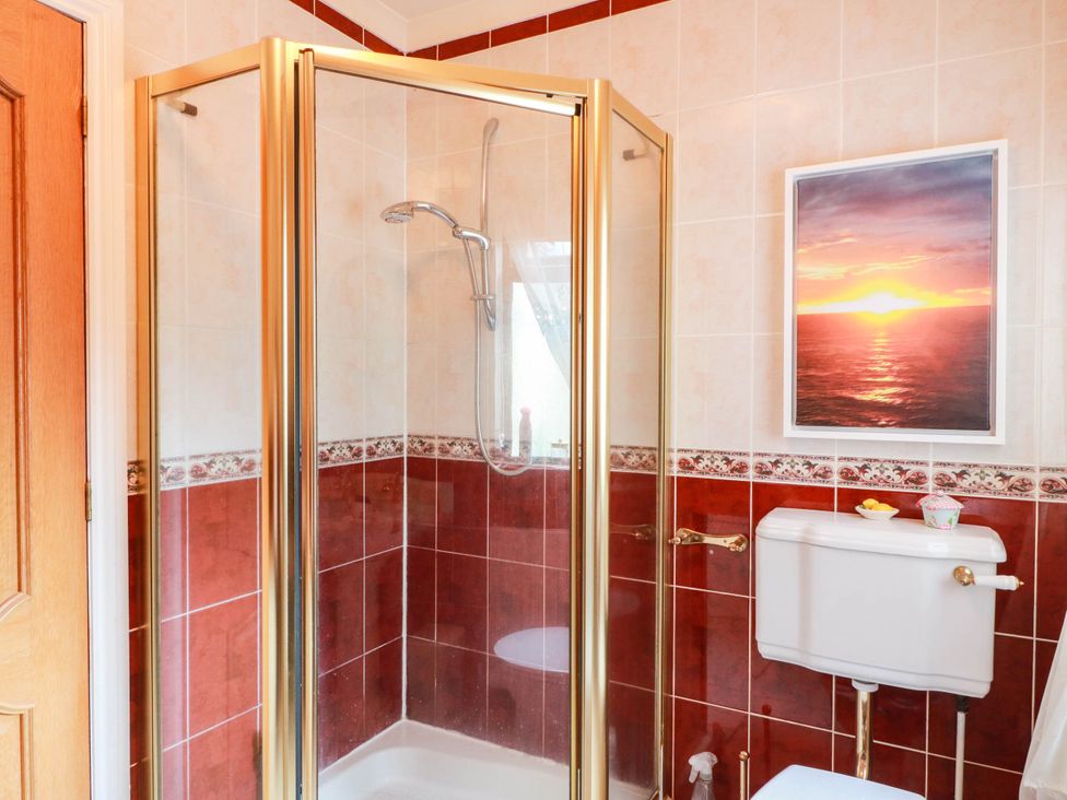 A bathroom with a shower and toilet at Wallvilla