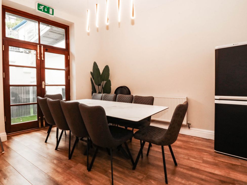 A dining room with a table and chairs at Tudno Lodge in Llandudno