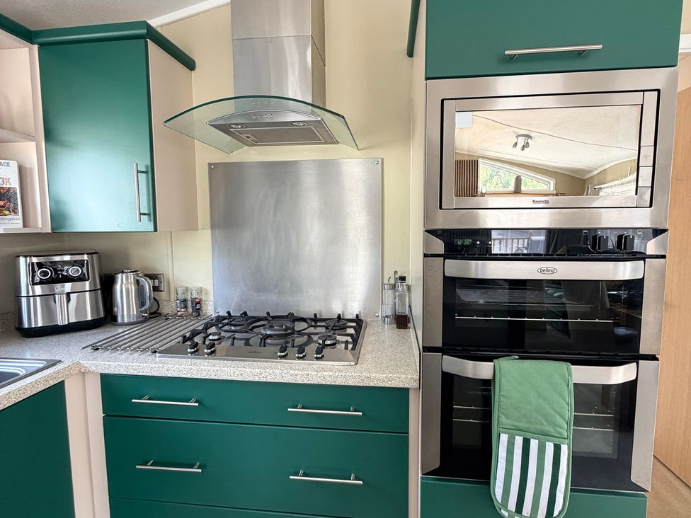 A kitchen with a gas stove and oven at Boutique Lodge in Cheriton Bishop