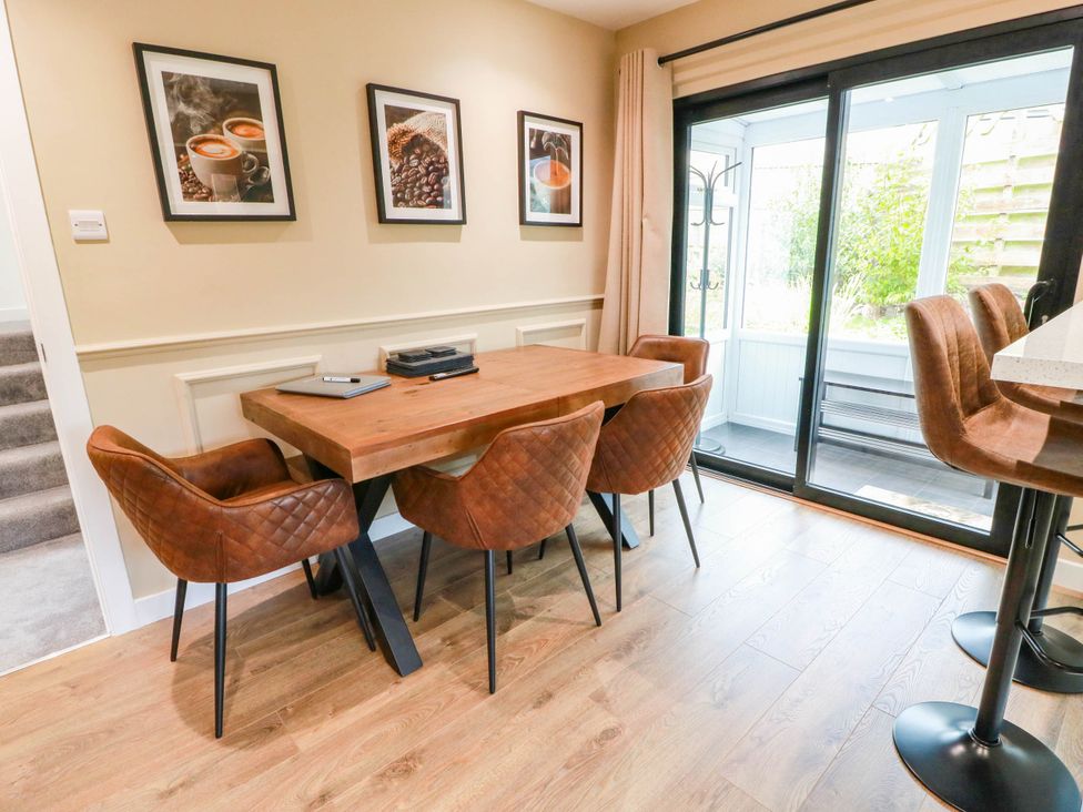 A dining room with a table and chairs at Camusfearna in Dalbeattie