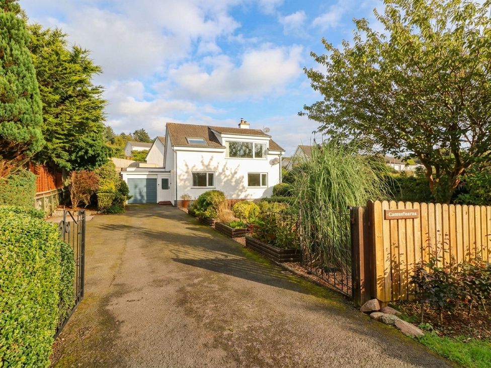 A house with a driveway and garden at Camusfearna in Dalbeattie