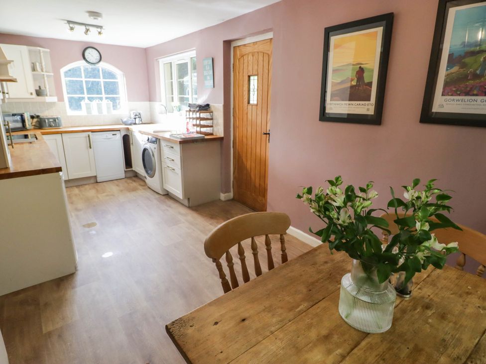 A kitchen with a table and chairs at Ty'r Wennol in Fishguard