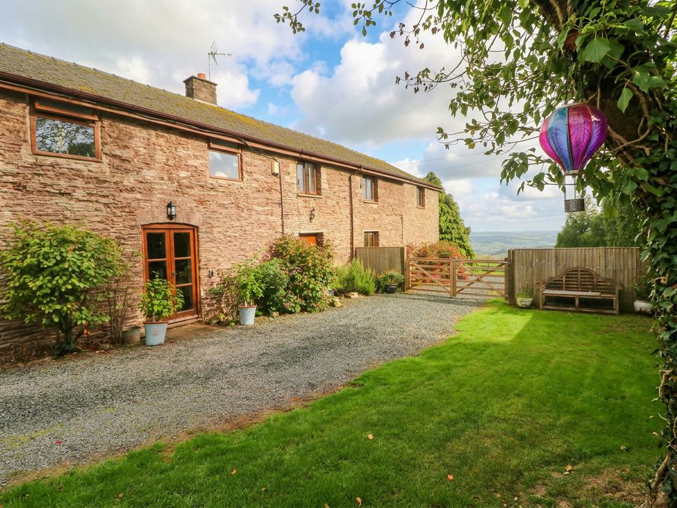 An outdoor view of a house and garden at Greig House Cottage Abergavenny