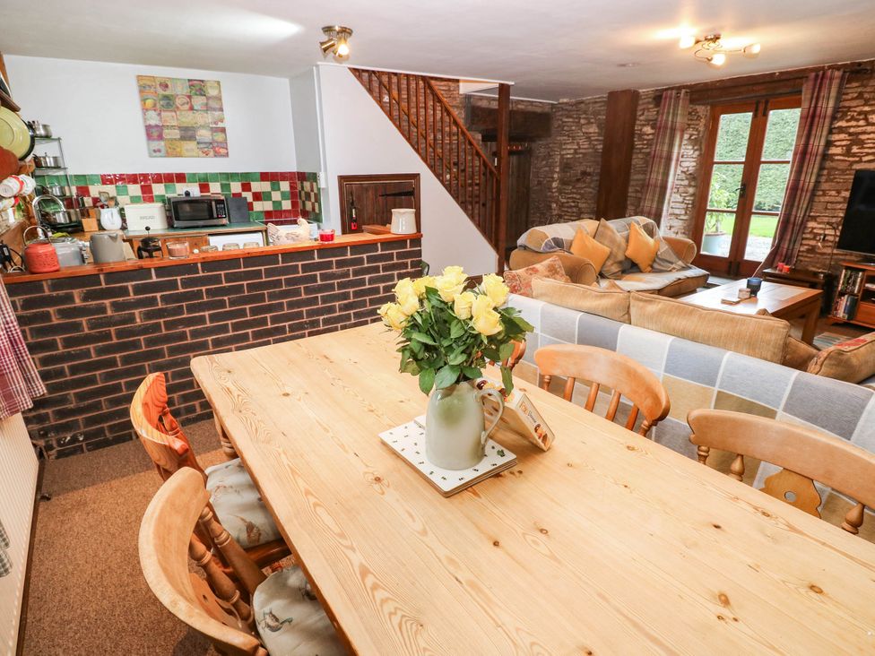 A dining room with a table and chairs at Greig House Cottage Abergavenny
