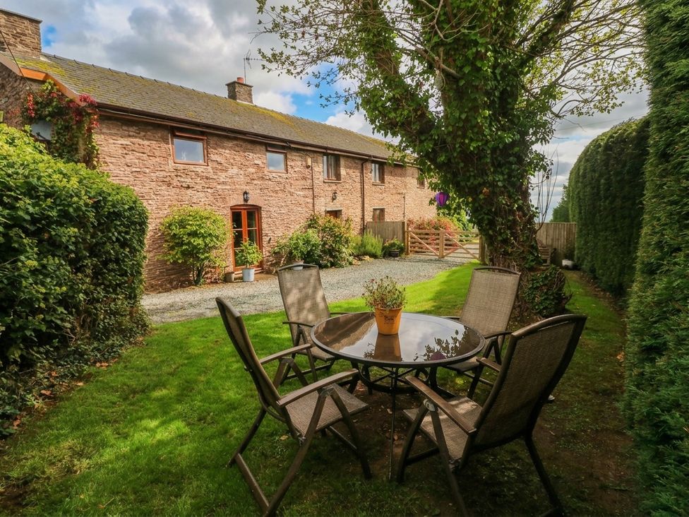 A garden with table and chairs at Greig House Cottage Abergavenny