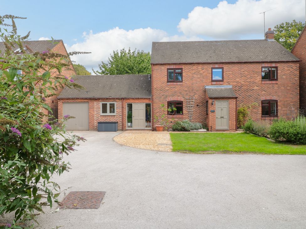 A house with a garage and garden at 7 Forge Close in 